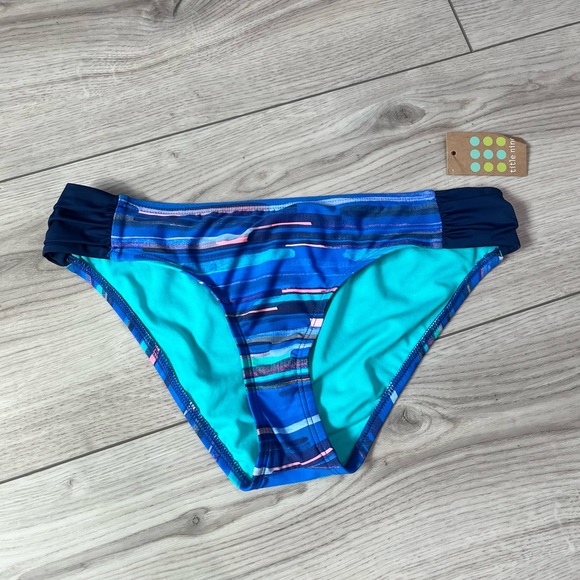 Title Nine NWT Swimsuit Bikini Bottoms- Size M - Picture 1 of 7